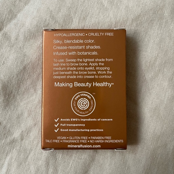 MINERAL FUSION® Eye Shadow Trio (color STUNNING) - Picture 2 of 6